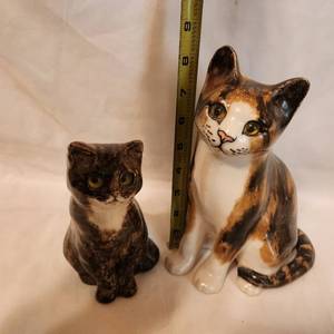 lot 252 image: Two Signed Vintage Cat Figurines Made in England