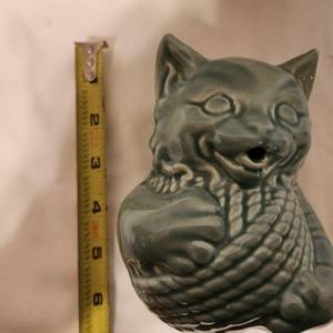 lot 259 image: Antique Decorative Green Cat