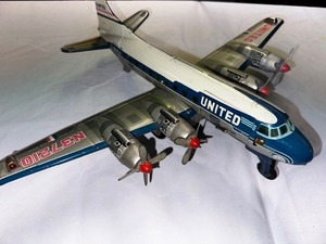 lot 330 image: Vintage United Airlines Toy Airplane DC-7 16 Long
