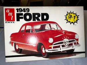 lot 353 image: Vintage AMT ERTL 1949 Ford Model Car Kit - New in Box
