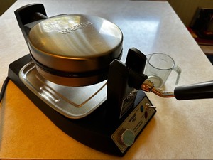 lot 404 image: Waring Pro Professional Stainless Steel Belgian Waffle Maker
