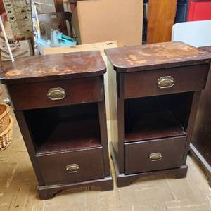 lot 276 image: Pair Of Vintage Nightstands With Two Drawers Measuring 17 12 X 14 X 31