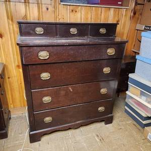 lot 278 image: Vintage Wood Dresser With Seven Drawers Measuring 40 X 20.5 X 48