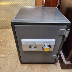 lot 279 image: Brinks Fire Safe Measuring 19 X 13 X 17
