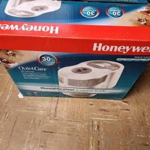 lot 311 image: Honeywell Moisture Multi Room Care Humidifier In Box
