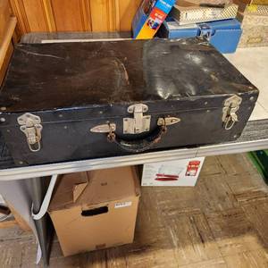 lot 314 image: Trunk Filled With Classic Aircraft Calendars