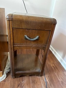 lot 400 image: Vintage MCM Art Deco Nightstand Measuring 15 X 13 X 27 One Drawer