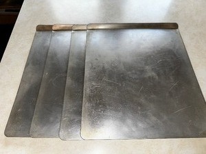 lot 391 image: Set of Four AIr Bake Insulated Baking Cookie Sheets