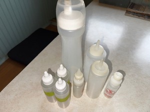 lot 417 image: Pancake Pen and Various Plastic Bottles for Decorating