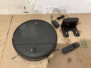 lot 304 image: Robot Vacuum and Mop Combo, 2 in 1 Mopping Robot Vacuum Cleaner with Schedule