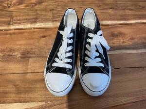 lot 313 image: ZGR Womens Low Top Canvas Shoes,Lace up Canvas Sneakers