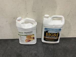 lot 210 image: LOT OF 2 Wild Life Attractant