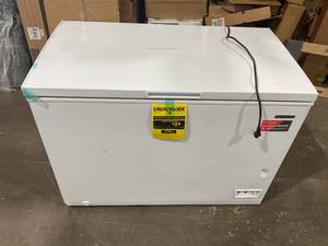 lot 146 image: FRIGIDAIRE 10.0 Cu. Ft. White Chest Freezer