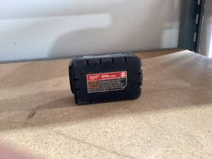 lot 421 image: Milwaukee 48-11-1880 M18 REDLITHIUM HIGH OUTPUT 18v 8.0 Ah Lithium-Ion Battery