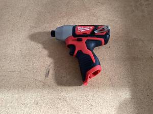 lot 428 image: Milwaukee 2462-20 M12 12-Volt Li-ion 14 Cordless Hex Impact Driver Bare Tool