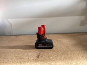 lot 431 image: Milwaukee 48-11-2450 12V Lithium-Ion High Output 5Ah Battery