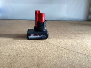 lot 435 image: Milwaukee 48-11-2450 12V Lithium-Ion High Output 5Ah Battery