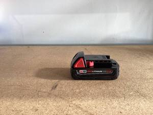 lot 440 image: Milwaukee M18 Redlithium 18V 2Ah Battery 48-11-1820