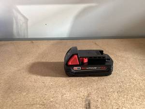 lot 446 image: Milwaukee Electric Tool 48-11-1820 Red Lithium 2.0 Compact Battery