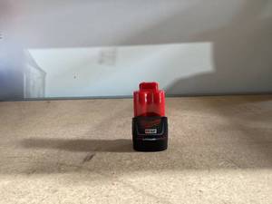 lot 453 image: Milwaukee 48-11-2420 M12 REDLITHIUM 2.0 Compact Battery Pack