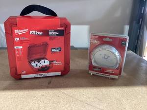 lot 461 image: MILWAUKEE Hole Saw Kit 21 Pieces, 34 in to 5 in Saw Size Range, Bi-Metal, 3.5 Teeth per Inch