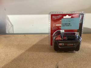 lot 465 image: Milwaukee 48-11-1850 M18 Redlithium 5.0Ah Battery