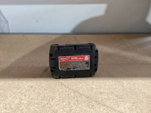 lot 468 image: MILWAUKEE ELECTRIC TOOL 48-11-1820 Red Lithium 2.0 Compact Battery