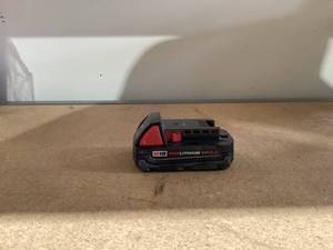 lot 469 image: MILWAUKEE ELECTRIC TOOL 48-11-1820 Red Lithium 2.0 Compact Battery