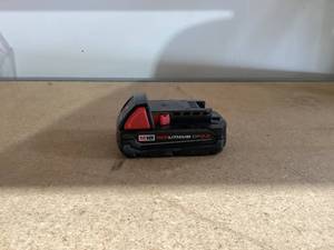 lot 470 image: MILWAUKEE ELECTRIC TOOL 48-11-1820 Red Lithium 2.0 Compact Battery