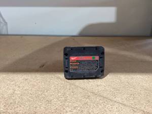 lot 474 image: Milwaukee 48-11-2450 12V Lithium-Ion High Output 5Ah Battery