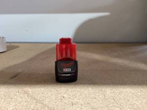 lot 476 image: Milwaukee 48-11-2401 Genuine OEM M12 REDLITHIUM 12 Volt 1.5 Amp Battery