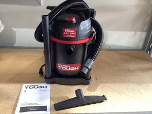 lot 370 image: Hyper Tough 3 Gallon Wet Dry Vacuum