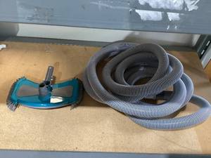 lot 376 image: 2PCS Mainstays Pool Cleaning Kit