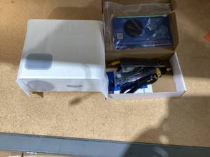 lot 395 image: HOMPOW 4K Support Projector with Wifi and Bluetooth, Portable Mini Projectors for Outdoor