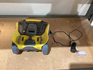 lot 399 image: Cordless Robotic Pool Cleaner - Hands-Free Vacuum Cleaner