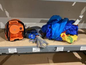 lot 599 image: Shaq Constant Air Inflatable Basketball Court with Sprinkler and Pump for ages 3-8yrs