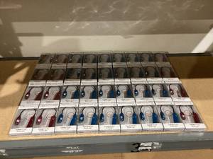 lot 600 image: LOT OF 36 Travel-FLEX Booklight