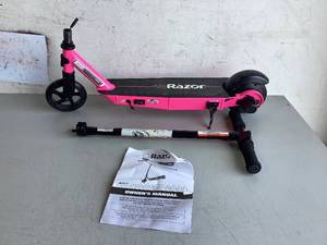 lot 532 image: Razor Black Label E90 Electric Scooter - Pink, for Kids Ages 8 and up to 120 lbs, up to 10 mph