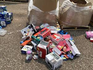 lot 546 image: Wholesale Pallet of Assorted Miscellaneous Items