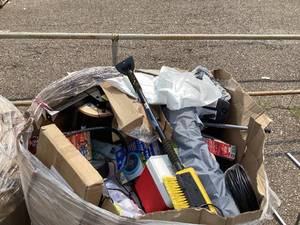 lot 547 image: Wholesale Pallet of Assorted Miscellaneous Items