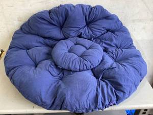 lot 552 image: Papasan Chair Cushion 44inch Round Chair pillow