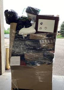 lot 553 image: Wholesale Pallet of Assorted Miscellaneous Items