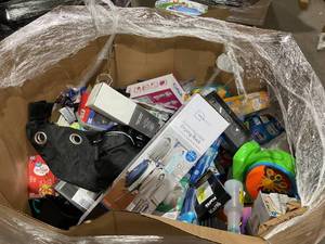lot 290 image: Wholesale Pallet of Assorted Miscellaneous Items