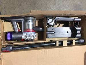 Dyson V8 Cordless Stick Vacuum Cleaner Customer Returns See Pictures