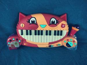 lot 99 image: New B. Toys Interactive Cat Piano - Meowsic