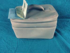 lot 131 image: New Signature Cosmetic and Jewelry Organizer Toiletry Bag - Open Story