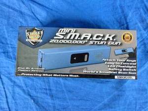 lot 153 image: New Streetwise Mini SMACK 20,000,000 Stun Gun - Blue