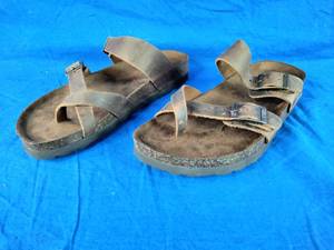 lot 162 image: Brand New Mountain Sole Womens Birk Style Slip On Leather Sandals Size 8 Brown