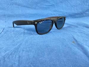 lot 176 image: Brand New Ray-Ban Unisex Wayfarer Classic Polarized Sunglasses $264.99 Retail