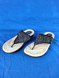 lot 178 image: Brand New Cliffs By White Mountain Calling Womens Thong Sandals Size 9 BlackWhite